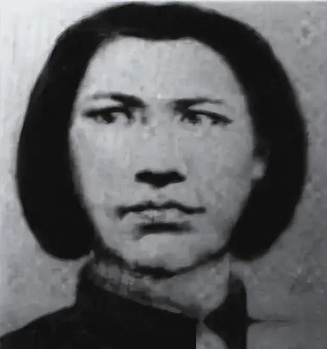 “李源潮”的母亲吕继英18岁时入党，是江苏妇女解放运动的先驱！






吕继