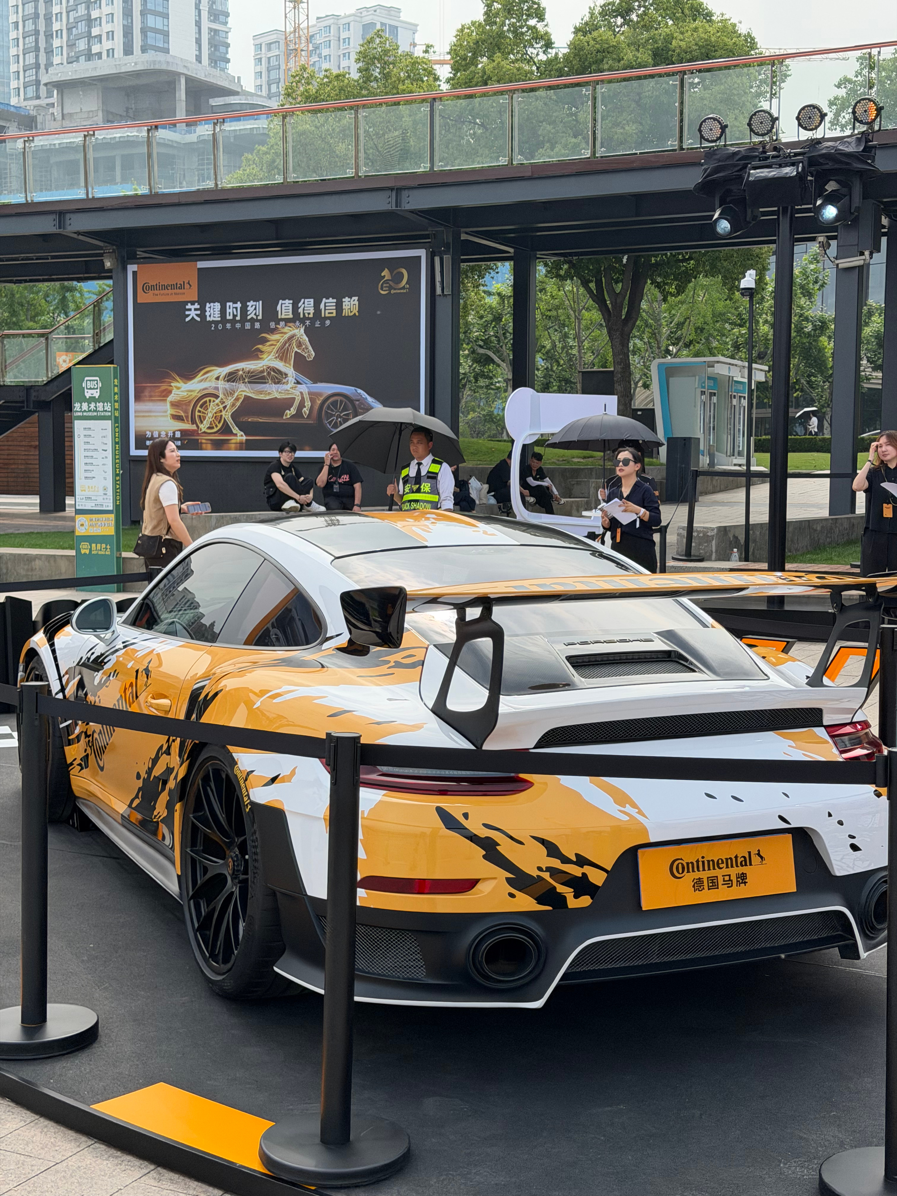 GT2RS当年落地五六百万的蛙王后来992的GT3RS出来以后比它更快了这台车价