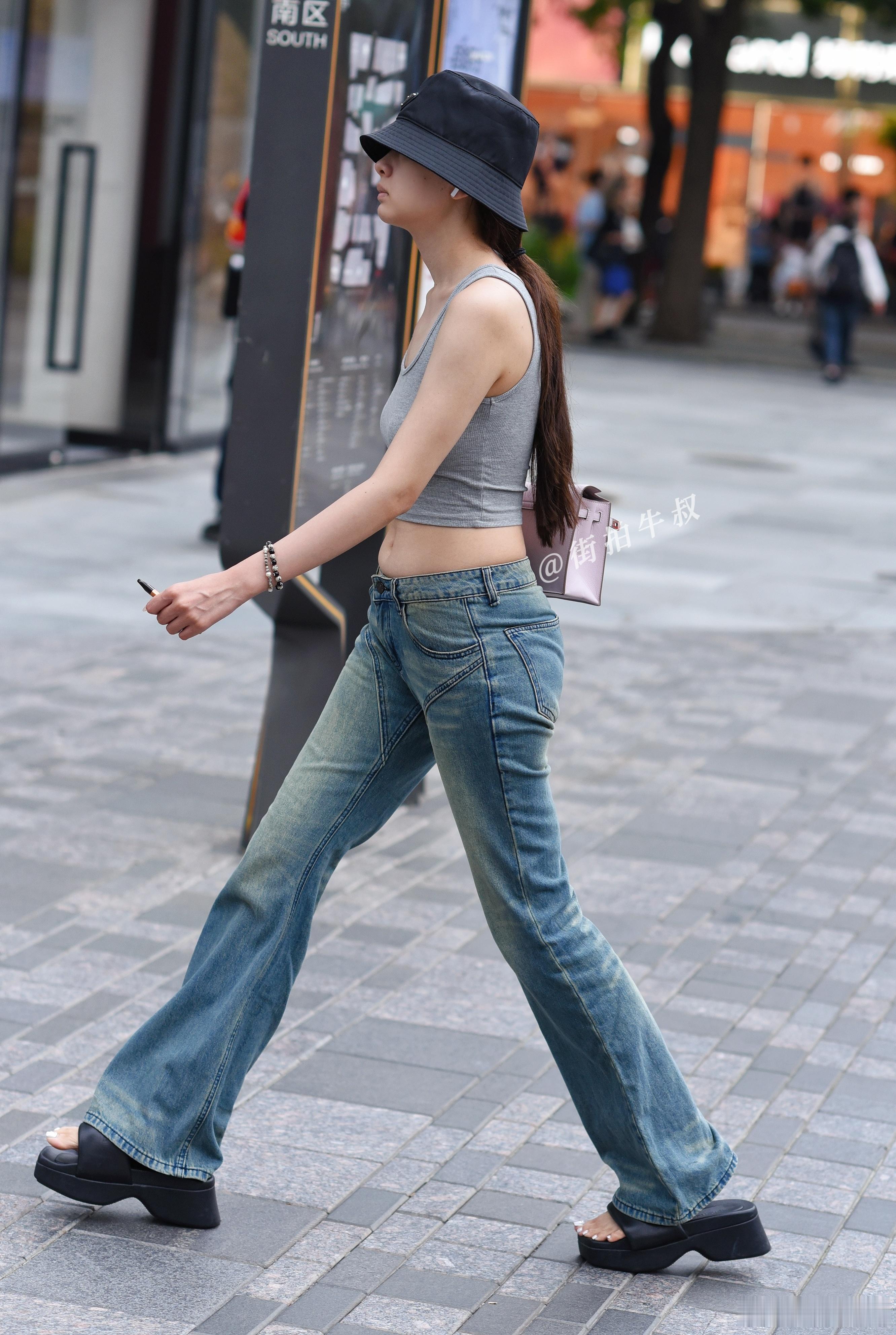 休闲自然美的背心喇叭裤 