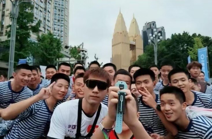 重庆这场路跑，因为张继科的到来，关注度瞬间上涨。张继科领跑重庆路跑张继科现身重庆