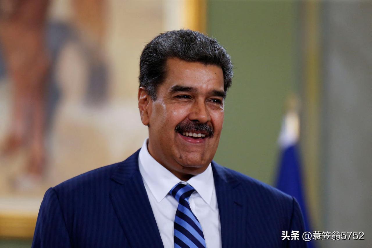 关于马杜罗夫妇关押地的情况如下：
关押地点与条件
马杜罗及其妻子西莉娅·弗洛雷斯