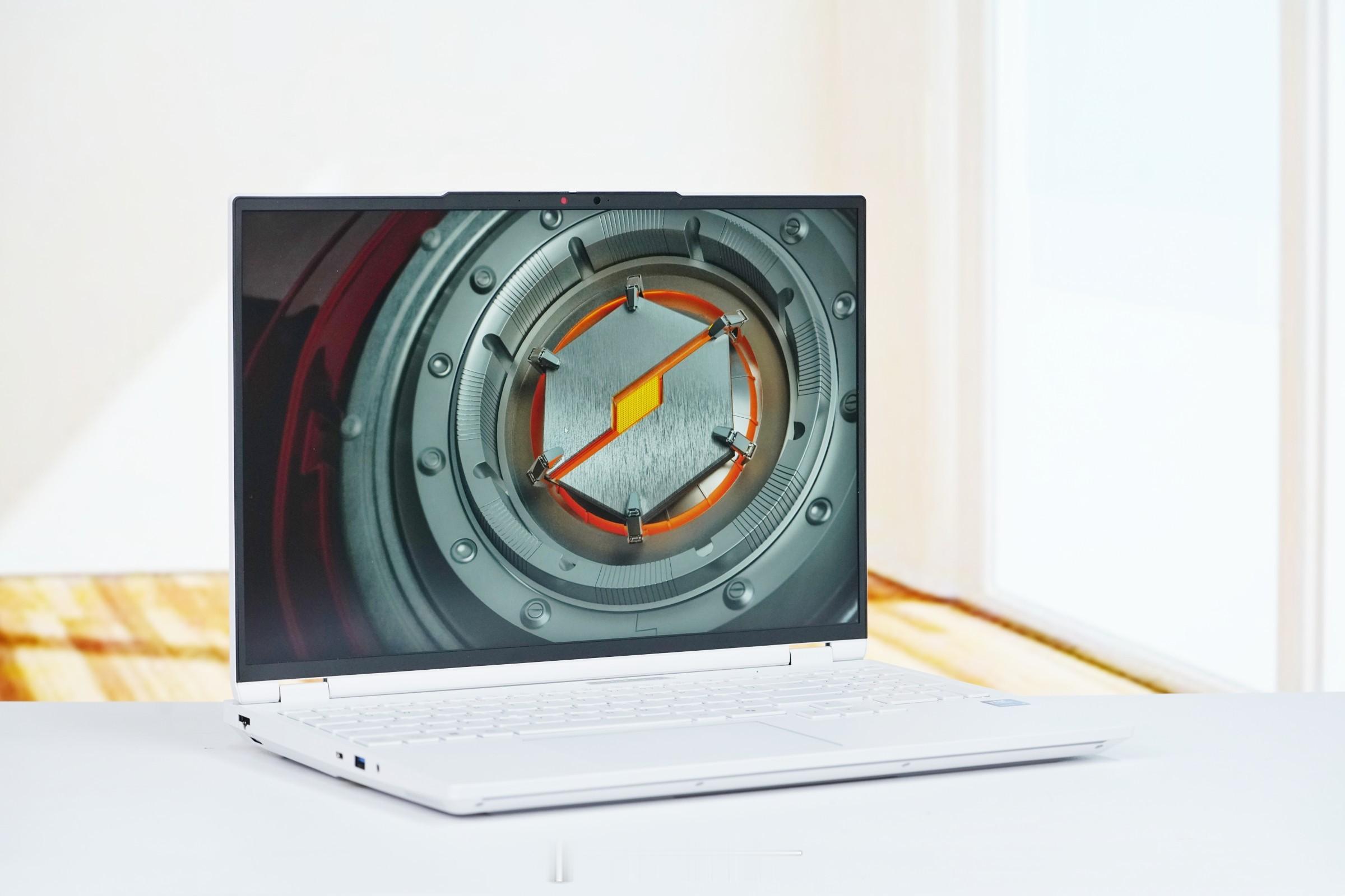 【酷睿Ultra 9+RTX 5090双绝！机械革命耀世16 Ultra图赏】耀