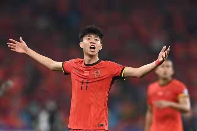 浙江队王钰栋再不留洋也就这样了！一个球员在提高球技能力的年龄受到追捧不是好事，适