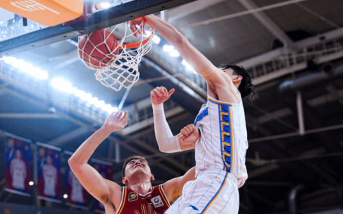 许利民：曾凡博已经回到球队，但需要时间调整并等待手续