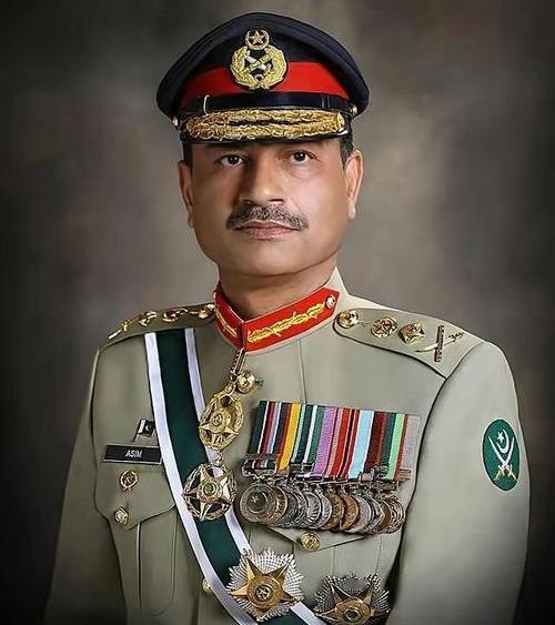 巴基斯坦陆军参谋长穆里尔访问伊朗回国，作为回应特朗普刚发的十一条帖文，他撂下的三