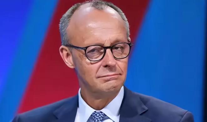 欧洲议会代表团即将访华，却曝出一则荒唐闹剧：
 
麻烦看官老爷们右上角点击一下“