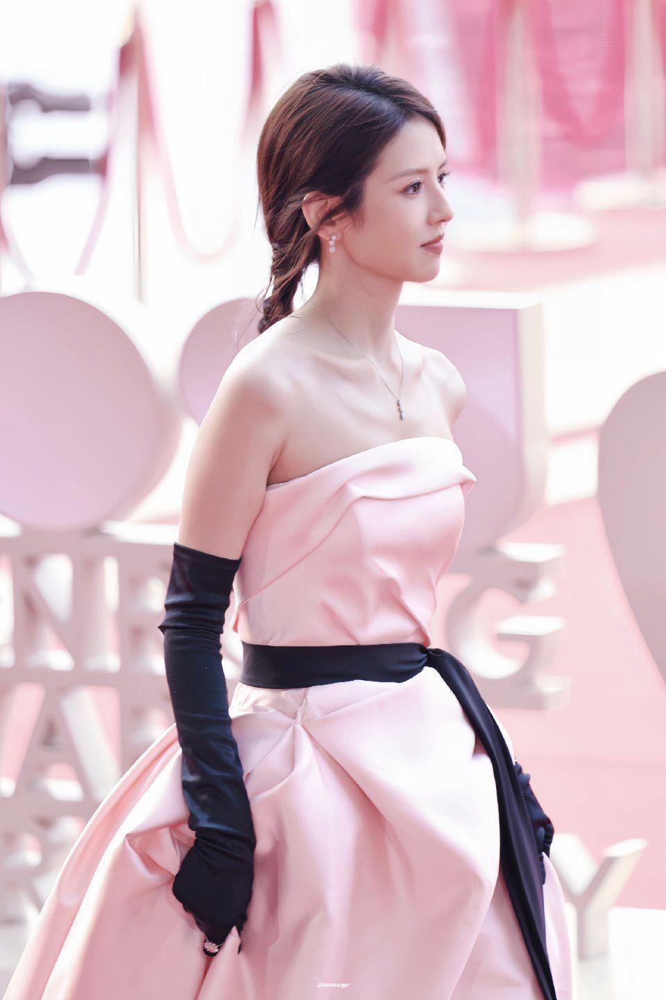 鹤男你的权威我后知后觉谁懂啊！刷到她现代装路透直接惊到，清爽又有记忆点，怎么现在