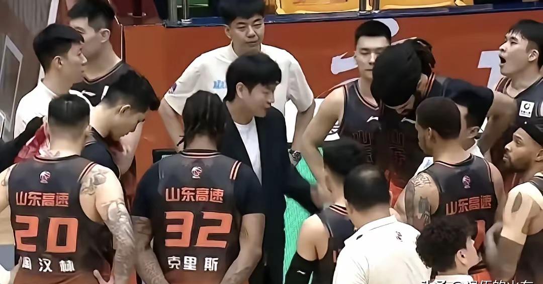 辽宁男篮输给了浙江稠州银行！
对高速男篮是个好消息！
常规赛还有两轮，高速男篮对