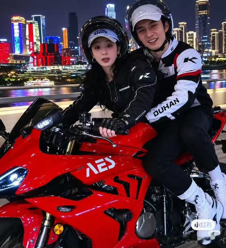杨紫韩东君家业热度破万拍落地签破万破万破万破万破万破万破万我想看杨紫落地签啊啊啊