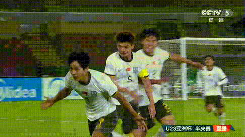 2:0，重庆铜梁龙队长终于进球！

当彭啸打入第一粒进球后，中国队的队员们更加放