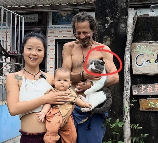 福建，一38岁女子，居然嫁给了国外一个“流浪汉”，结婚多年，她不上班，更不赚钱，