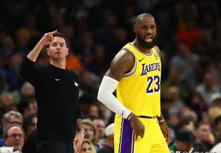 雷迪克在乌度卡面前就是波波维奇

湖人战胜火箭，取得季后赛开门红，缺少东契奇和里