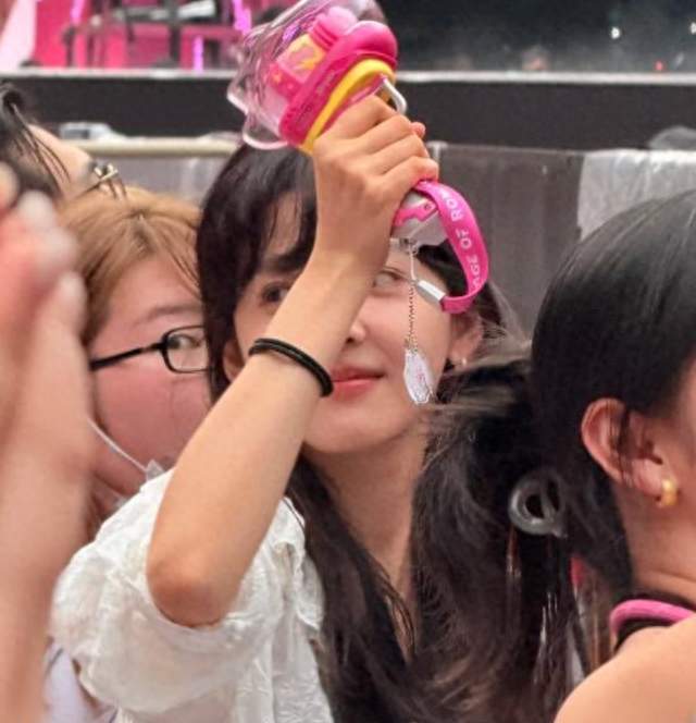 汪苏泷演唱会现场，李现素颜蹦迪，章若楠脸圆润，徐志胜眯眯眼