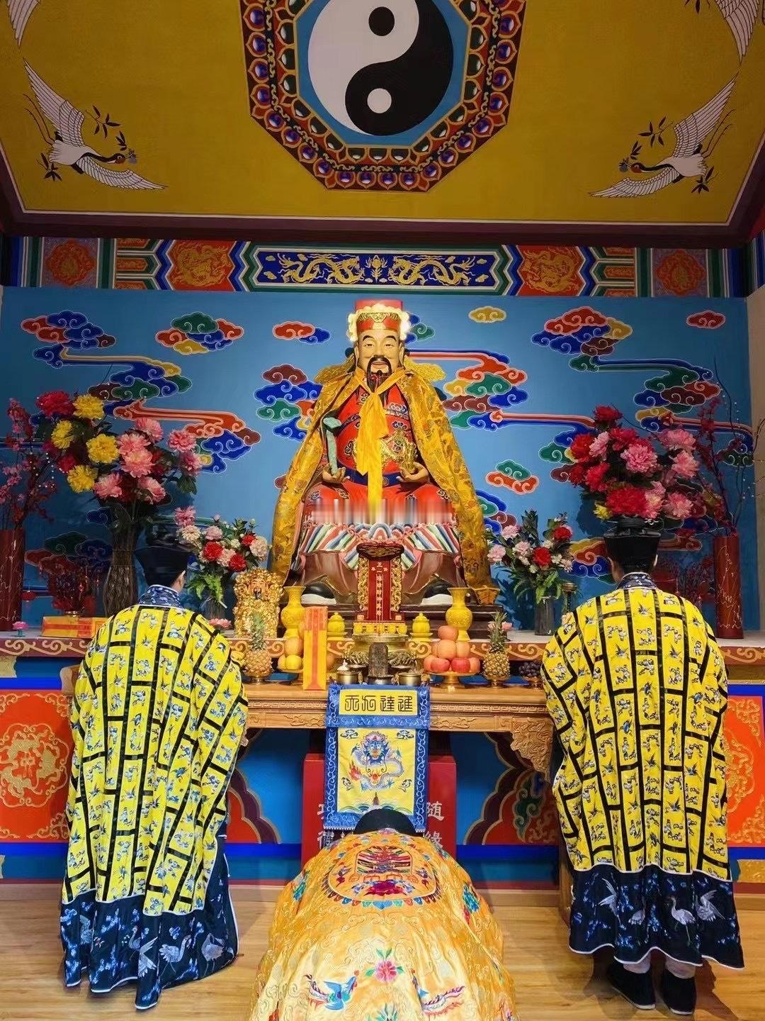 师父在神明面前祈愿每位缘主觅得好良缘，家庭和睦，幸福浓浓🙏#好运2024# #
