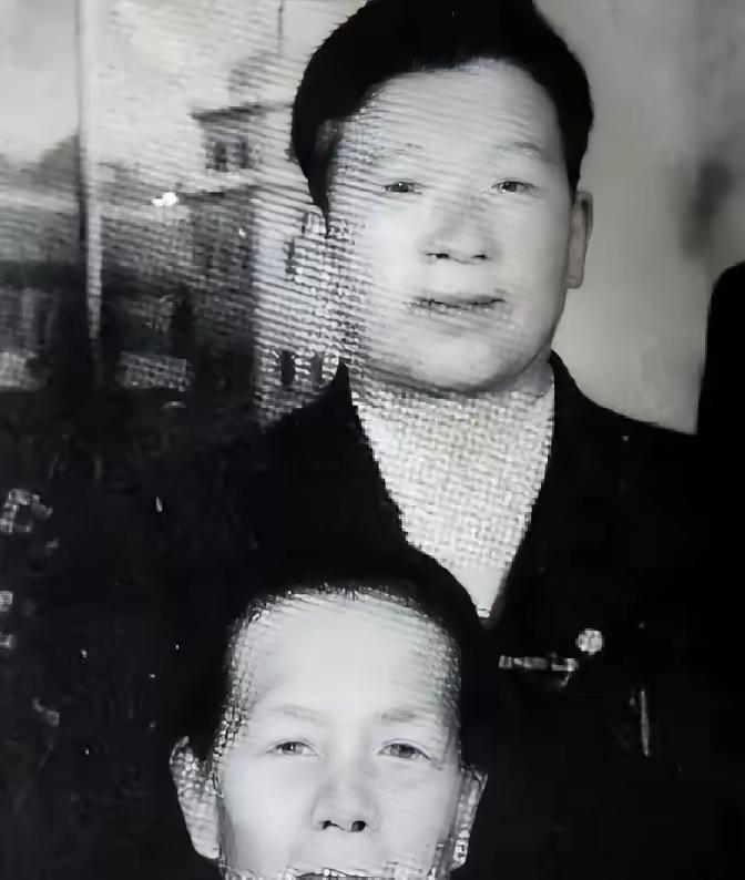 1994年，在被中国收养近50年后，日本遗孤赵连栋在踏上日本国土之后，再也没有给