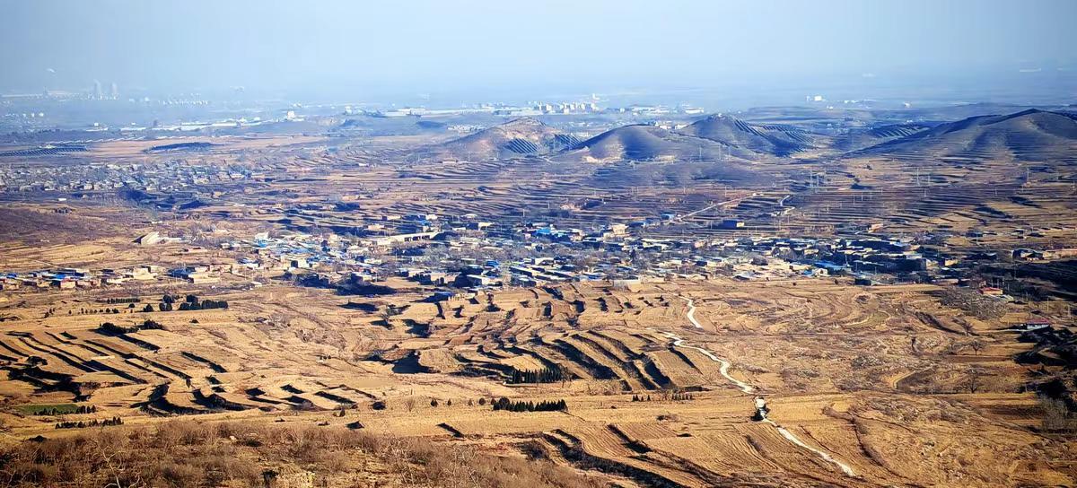 何时了确人间事，瘦马长歌入青山。晚间对月一壶酒，世上再无难平意。