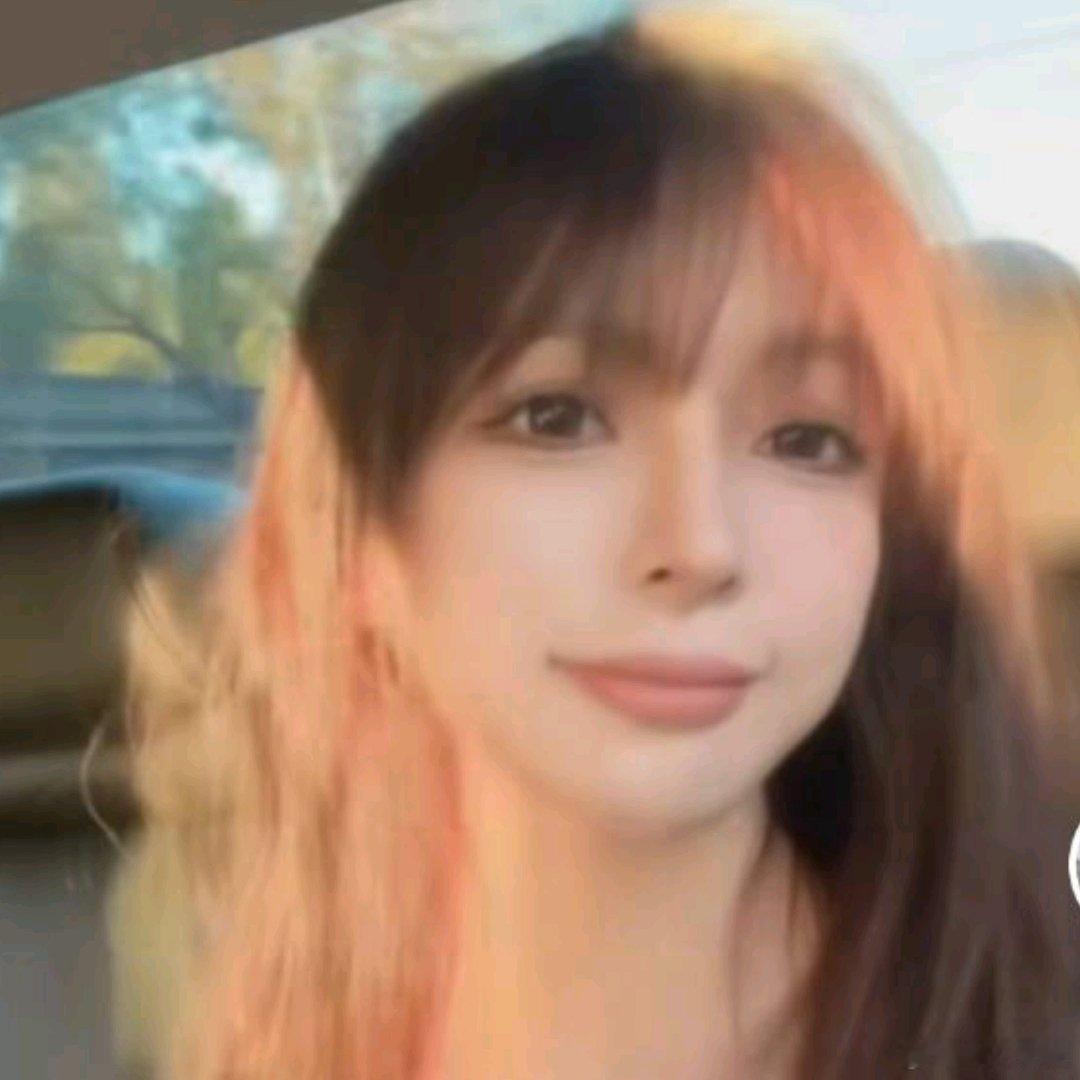 近日，网络平台出现关于艺人田栩宁已向若若求婚的传闻。该传闻源于一张疑似朋友圈截图