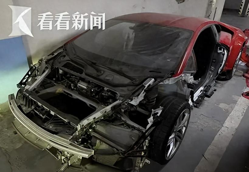 简直胆大包天！上海一位女车主出国前，把自己的百万红色跑车停进地库，仔仔细细罩好车