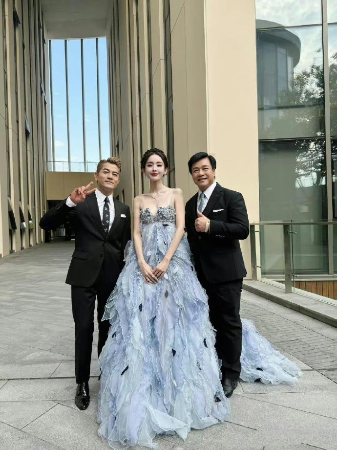 郭富城 娜扎合照，娜扎显得好大只 ​​​