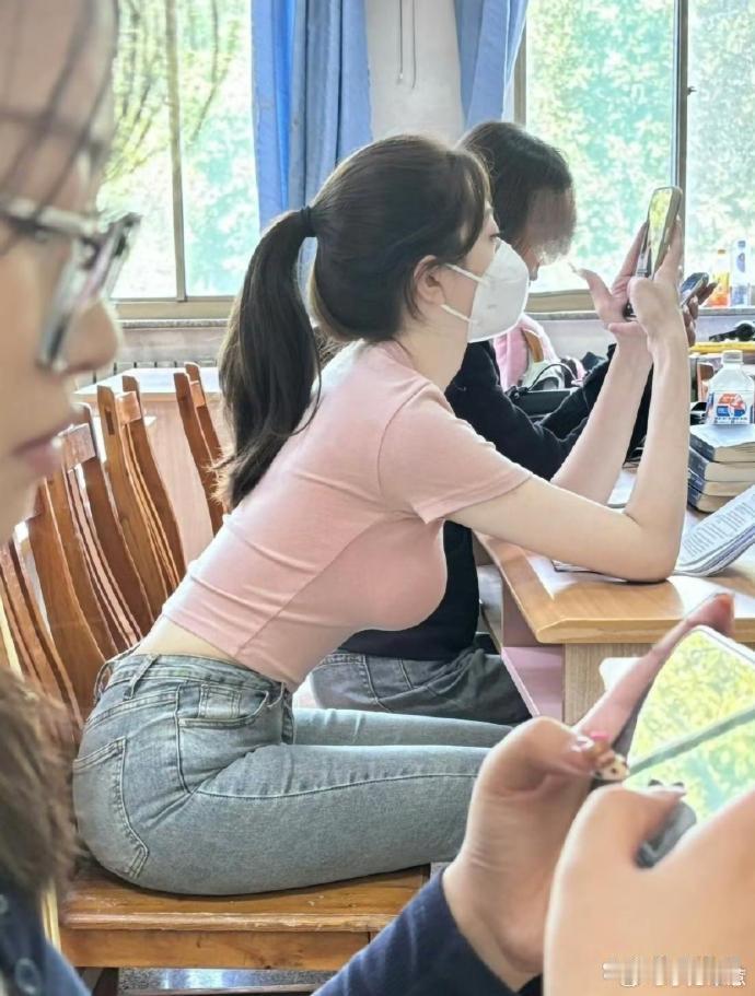 为何强调珍惜在校的美好时光？因为这段经历独一无二，充满学习与成长的机遇。 