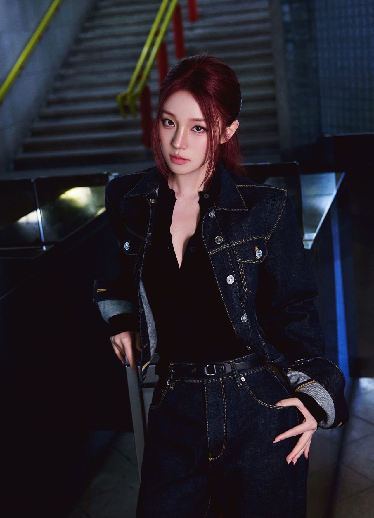 宋雨琦红发低马尾好飒时装周米兰时装周 宋雨琦红发低马尾，搭配Fendi丹宁牛仔套