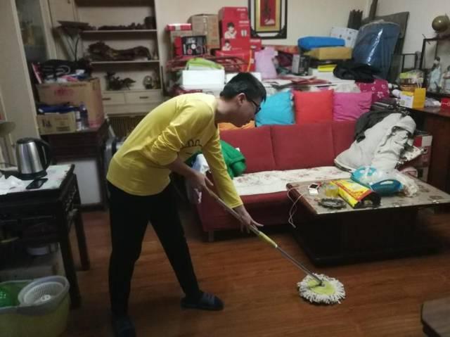 干家务的最高境界，是一人独享清扫时光——
 
不少人总觉得做家务是负担，琐碎又劳