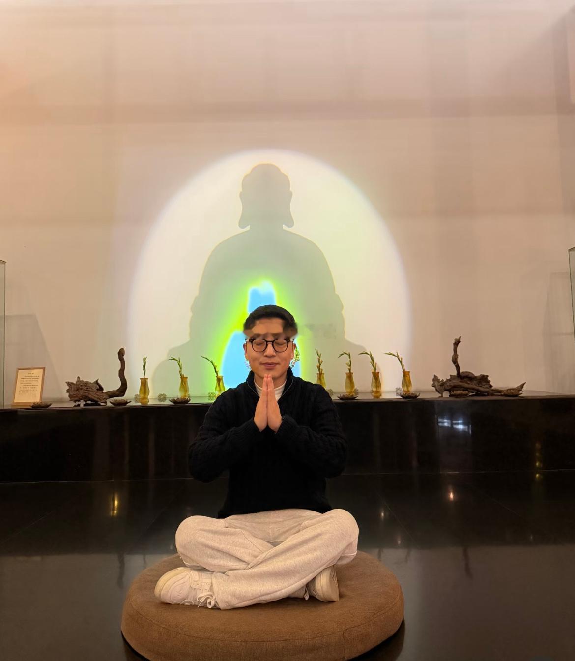 简单说一下早盘发生了什么，上周五机器人与商业航天方向走强，周末外围芯片半导体方向
