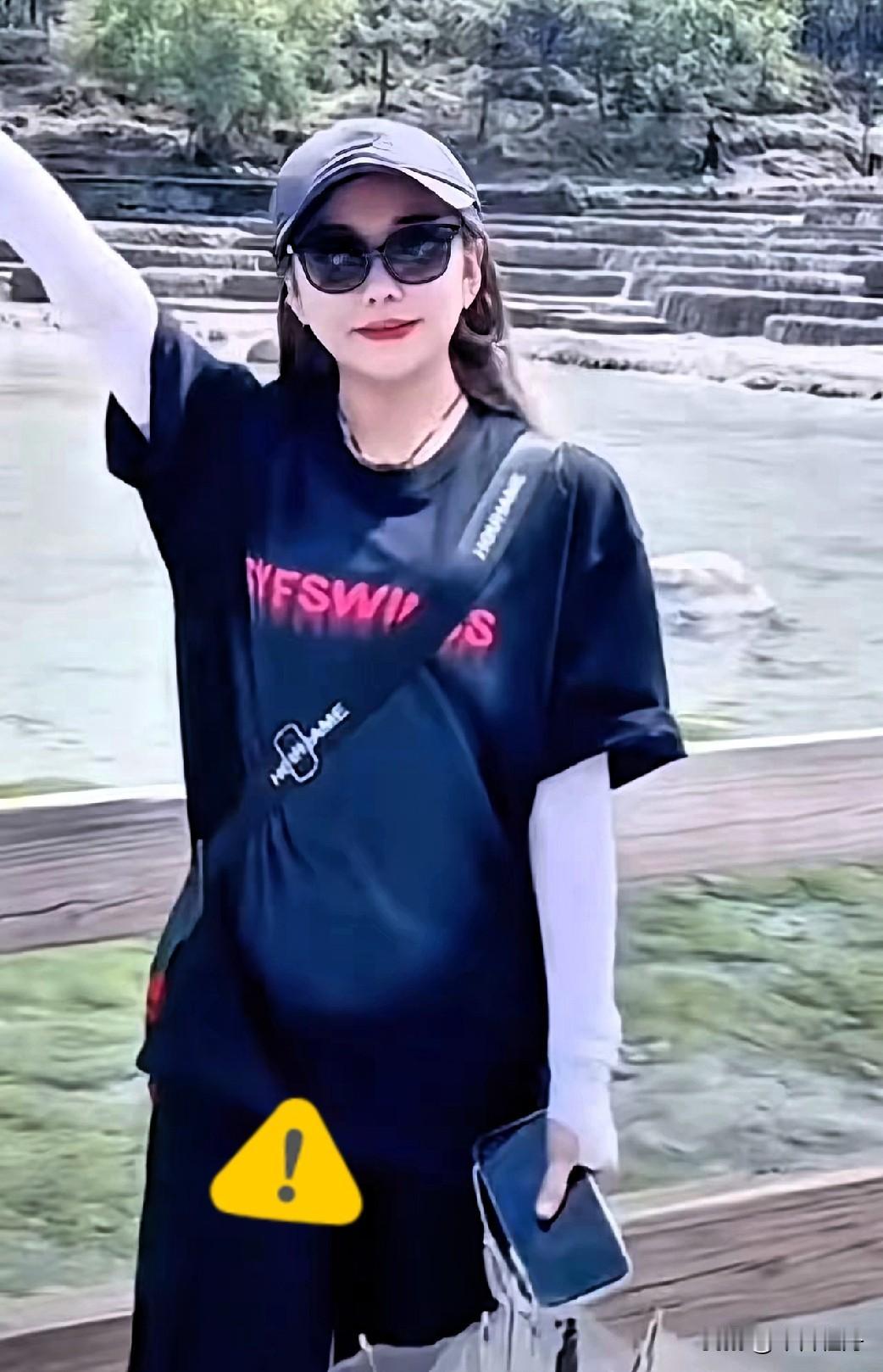 39岁美女芳芳昨天去世，曾受不了癌痛，
想过多种自杀方式，她生前美丽，热爱旅行。