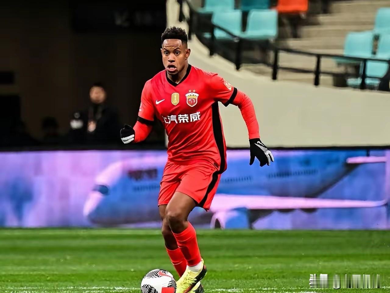 北京国安为什么不尝试引进茹萨呢？海港应该不会和茹萨续约，而成都蓉城可能是茹萨潜在