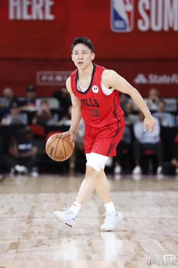 今天进行的NBA夏季联赛中，中国和日本男篮国手杨瀚森与河村勇辉分别登场亮相。在开