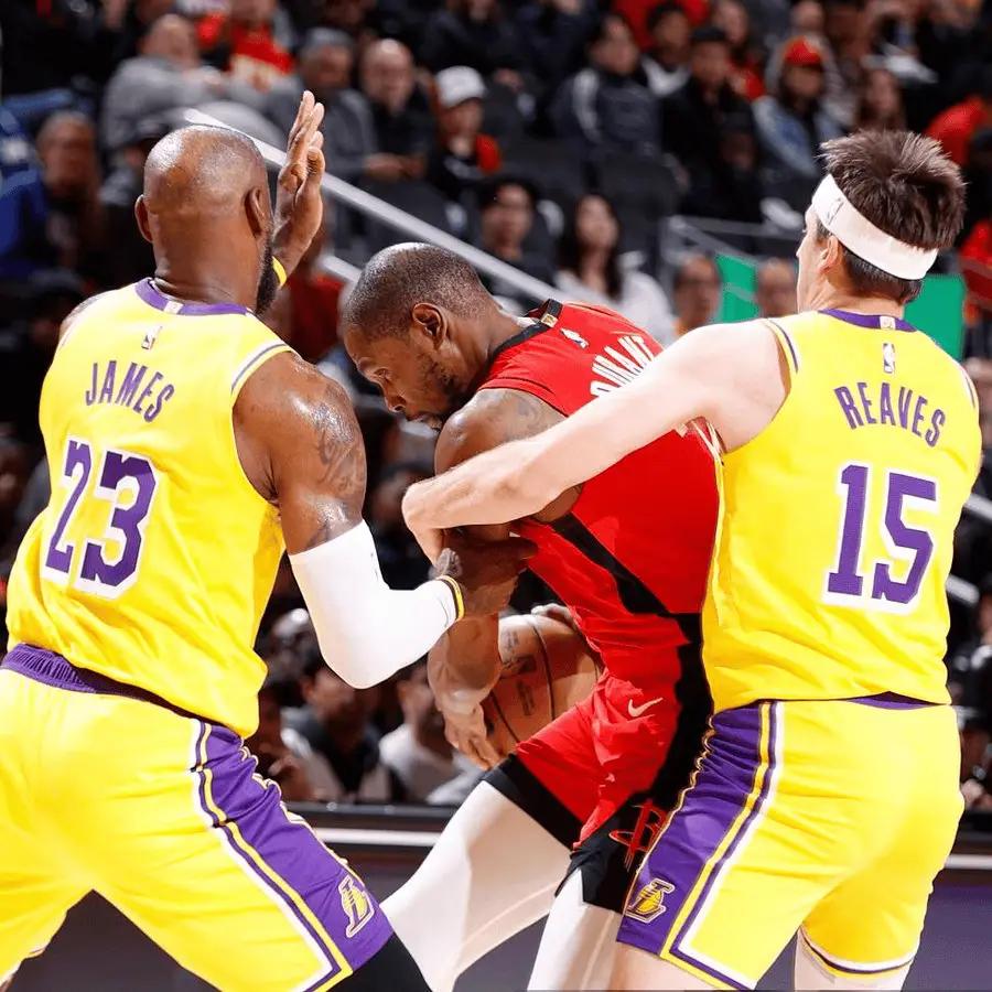 打急眼了，杜兰特推倒里夫斯，吃到一级恶意犯规！

今天上午NBA举行的几场NBA