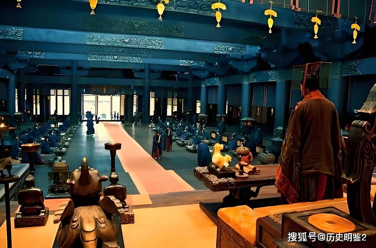 在影视剧里，大臣见皇帝就磕头，和历史严重不符，是从元朝才开始的，在秦汉时代，大臣