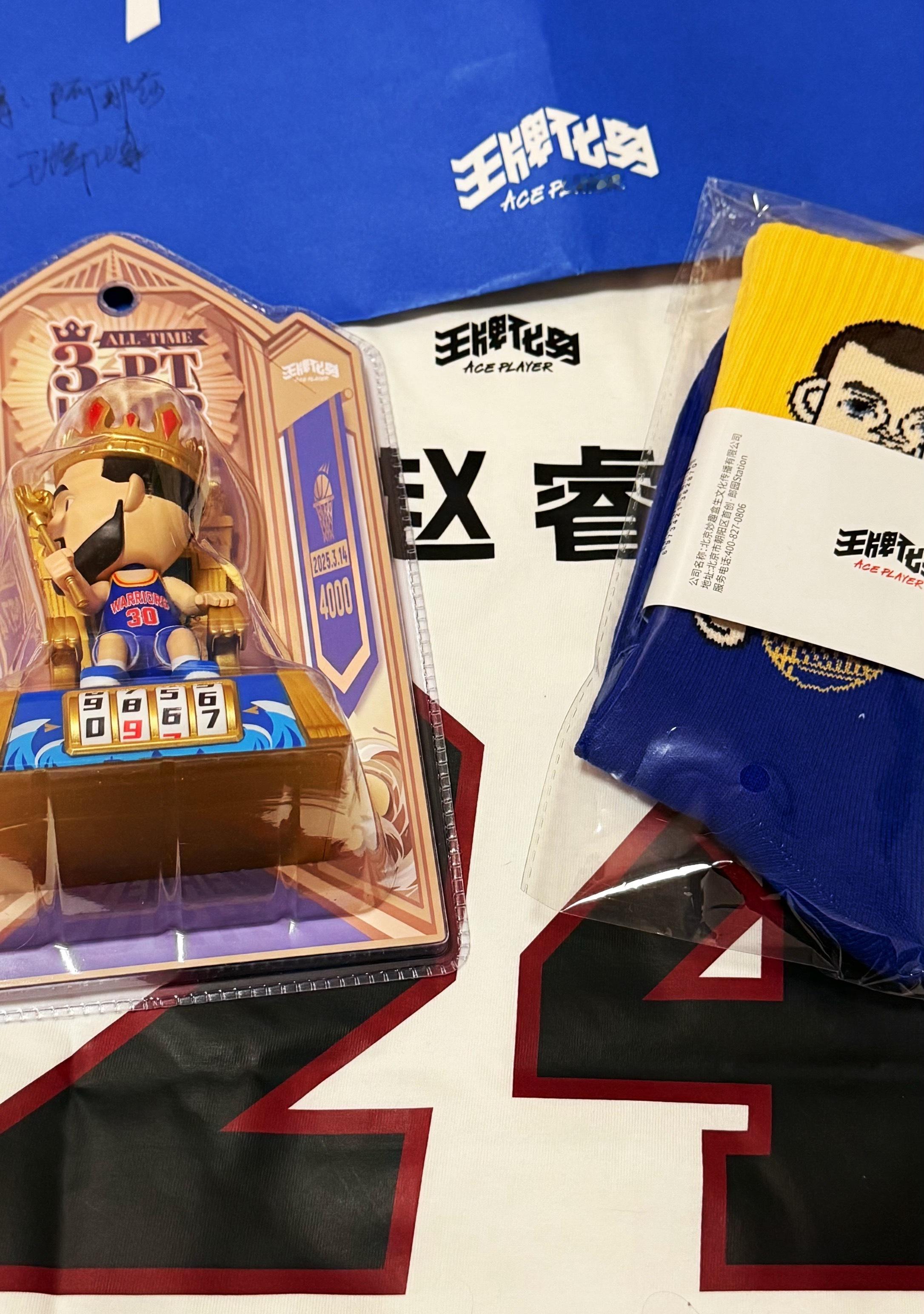 感谢还送了睿哥T恤太贴心了希望新的一年可以有更多库里相关周边也祝品牌越来越好库里