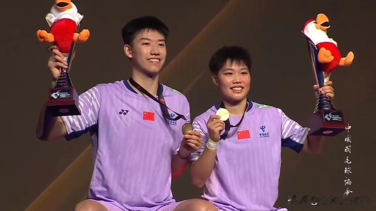 决赛战报
2025年丹麦羽毛球公开赛落下帷幕，冠亚军分布如下：国羽取得1金3银，