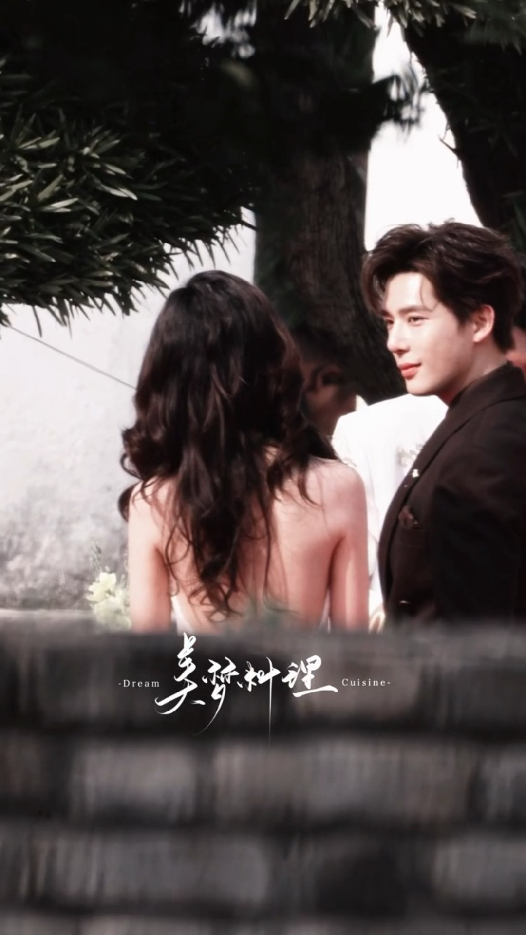 章若楠的美背杀，王安宇很会爱人的眼睛，俩位又来拯救现偶了