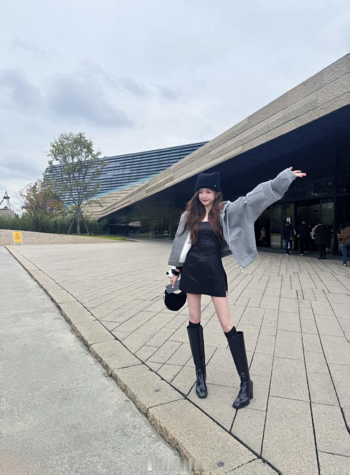 吴宣仪终于打卡成功三星堆博物馆  吴宣仪三星堆博物馆游客照  看吴宣仪在三星堆博