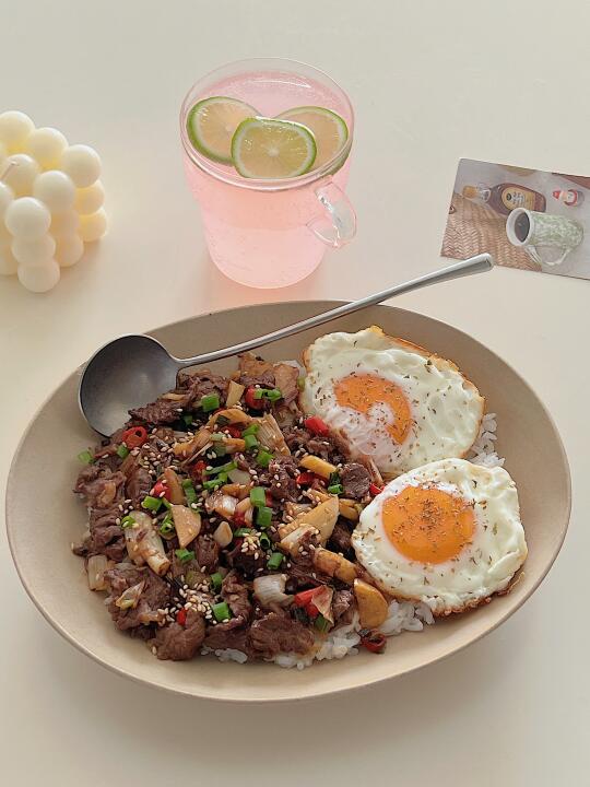 一人食Brunch🍱|好吃到跺脚辣乎乎牛肉拌饭