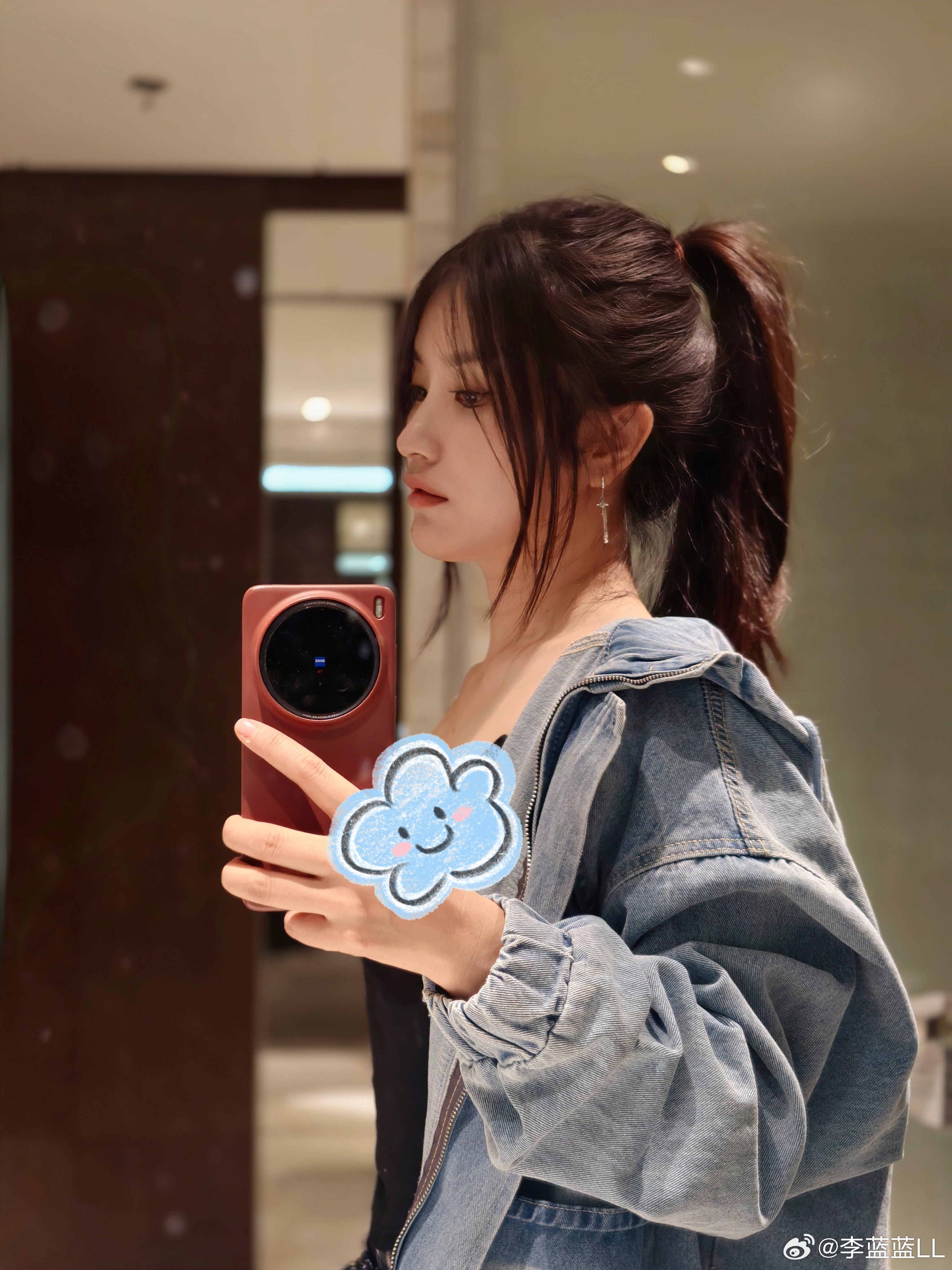 千万不能相信托尼老师说你头发太多了，需要多打薄一点才轻盈的鬼话。现在感觉头发绑起