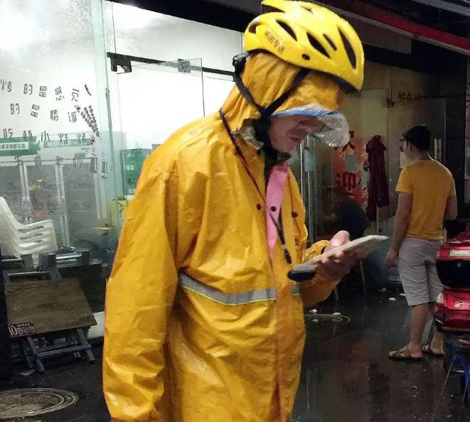 “真是个人才！”福建厦门，一男子在外卖平台找到漏洞，发现平台会先垫付骑手打赏小费