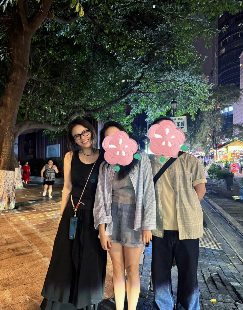 网友偶遇马思纯了网友机场偶遇马思纯合照了  我趣！！马思纯的生图状态真的太厉害了