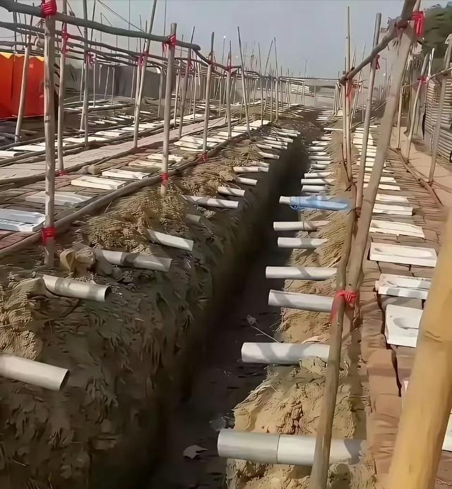 印度抢建的厕所，论厕所的特色，能打败三哥的只能是三哥自己…
印度政府砸下29亿卢