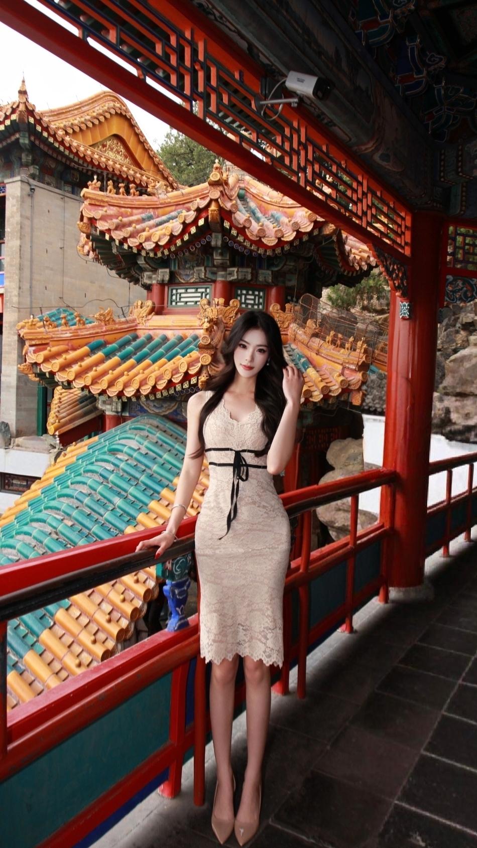 舟行碧波上 人在画中游