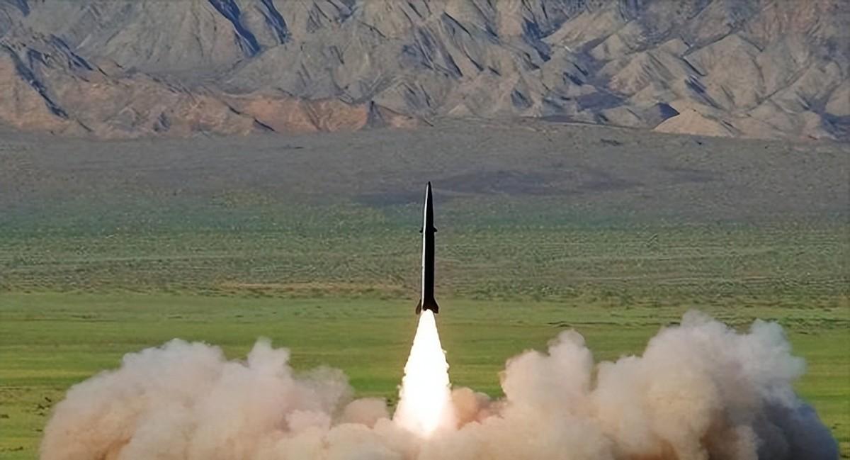 俄罗斯打乌克兰，美国光明正大地给乌克兰送武器；现在美国打伊朗，俄罗斯也开始光明正