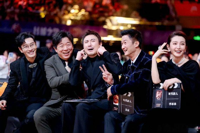 微博之夜那些该被记住的温暖瞬间 白鹿的BGM来自评论区11分钟的许愿，辛芷蕾的礼