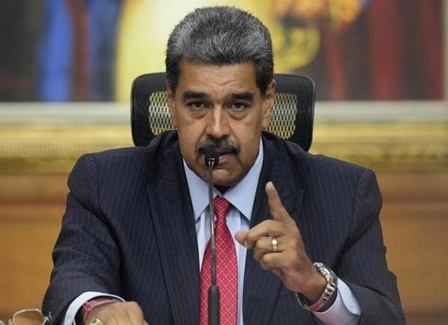 别再问“马杜罗去哪了”，政治上他已经是个死人！美国特种部队把他扔进牢房的那一刻，