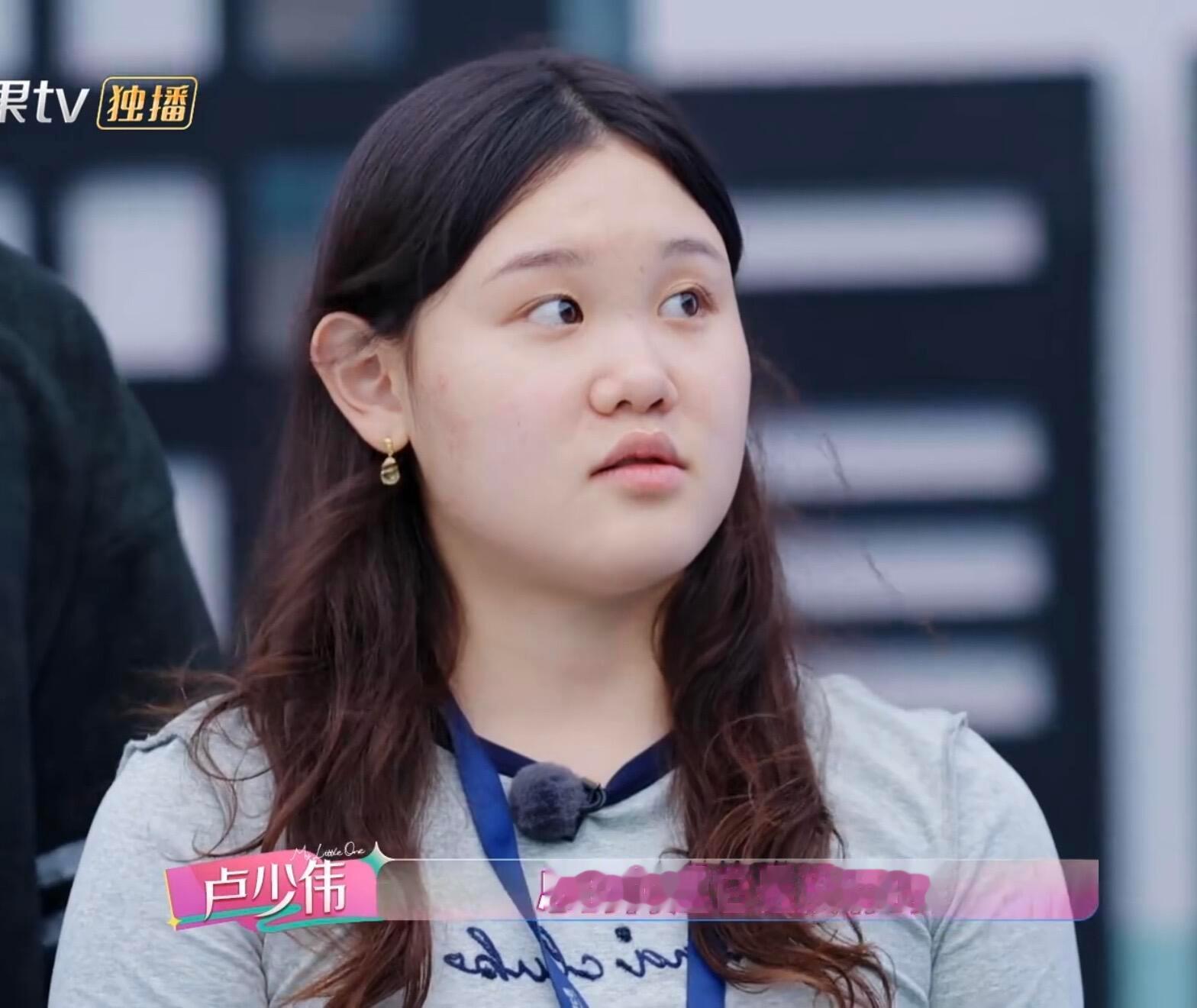 张家齐你衣服好像穿反了！（无恶意） ​​​