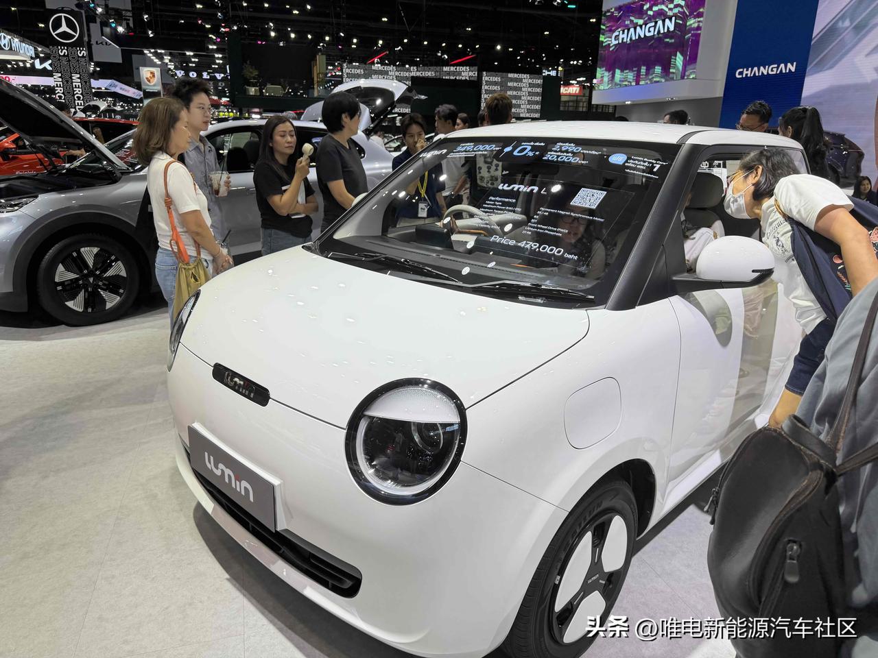 长安展台[思考]来的不少，就连阿维塔11的皇家剧院版都是右舵实际可销售的，不仅仅