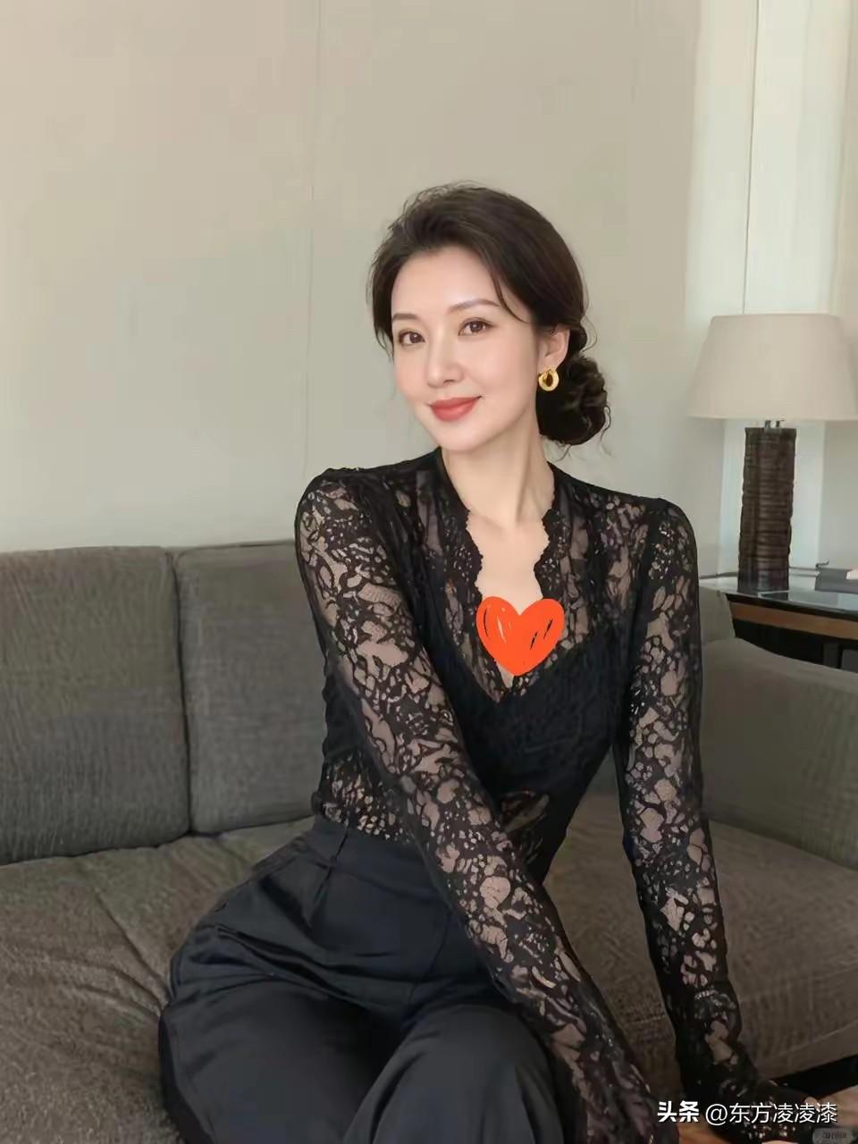 韵味十足就是魅力无穷！
一个女人不见得有多漂亮，但是气质和韵味是真的不能缺，否则