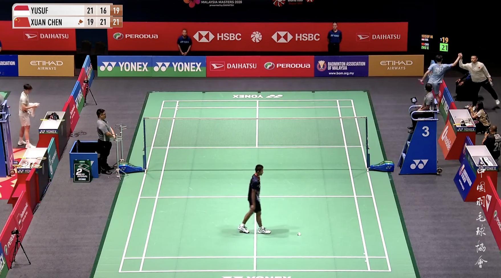 资格赛首轮：朱轩辰🇨🇳 19-21、21-16、21-19 🇮🇩尤索夫资