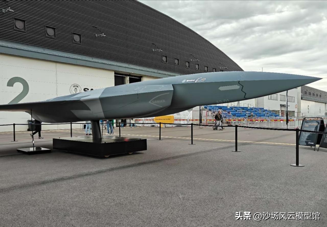 在瑞典空军百年纪念活动马尔姆空军基地展会上，萨博对外展出ACP（自主协同平台）A